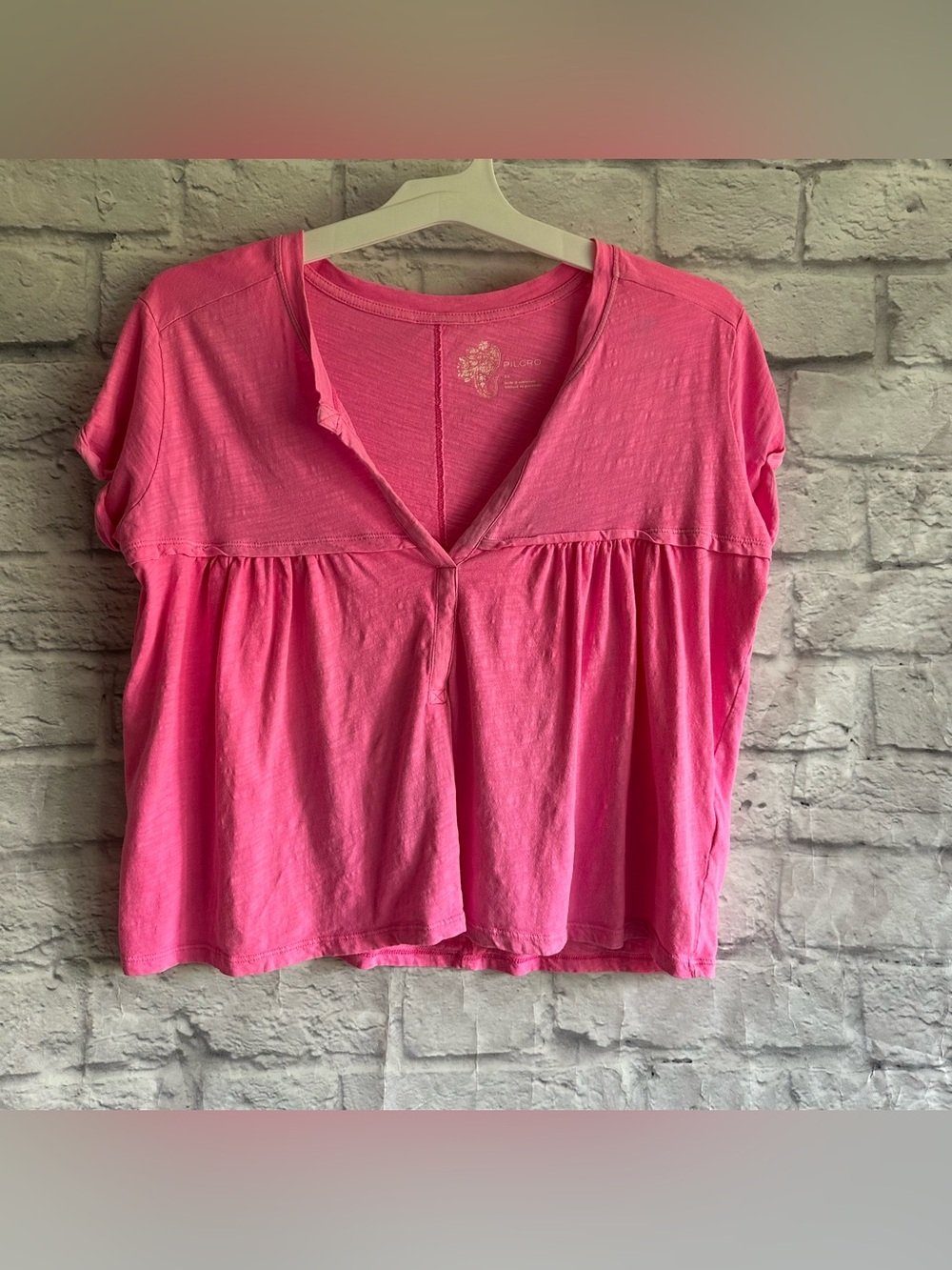 PREOWNED PILCRO ANTHROPOLOGIE PINK CROPPED TSHIRT WOMENS XS V NECK